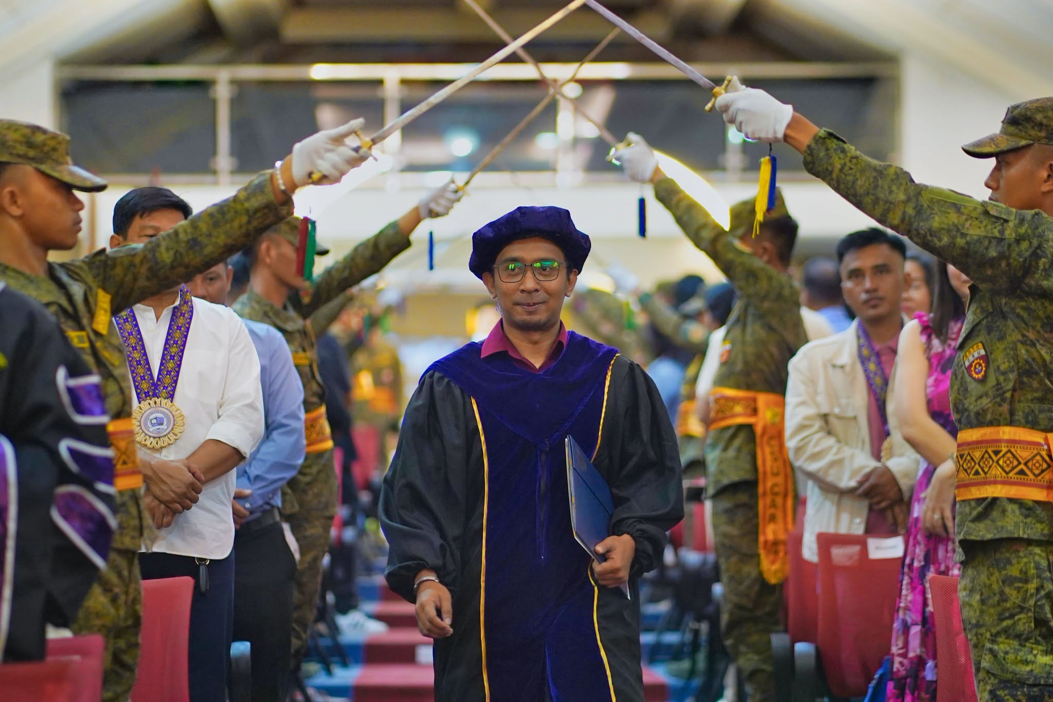 24TH-GRAD-COL-PHOTOSET photo 15